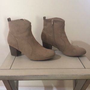 American Eagle Tan Ankle Boots